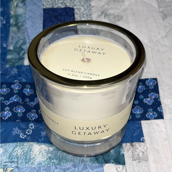 NEW! BB INTL. Luxury Getaway Gold Rim Scented Candle 11.3oz - Picture 3 of 6